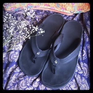 Olukai black sandals